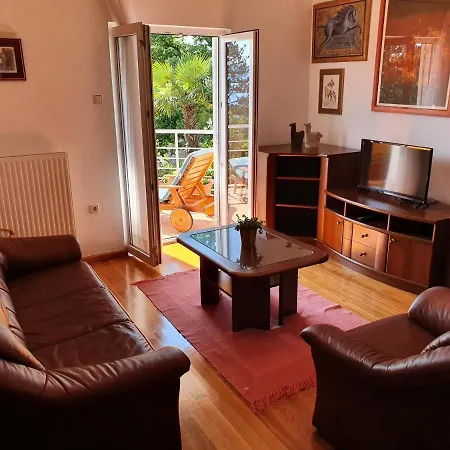 Apartment Red Rose Njivice